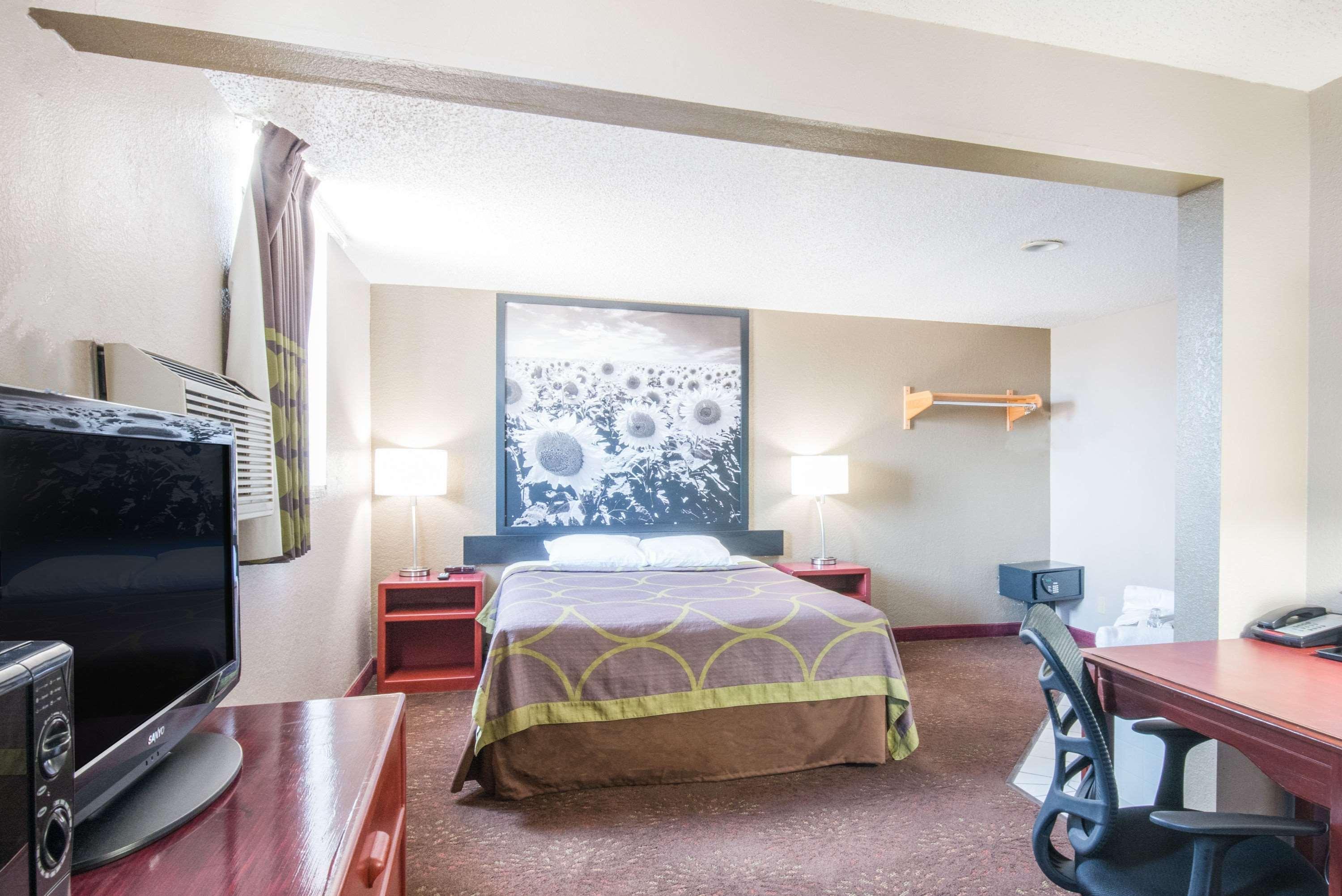 Super 8 By Wyndham Jamestown Ngoại thất bức ảnh